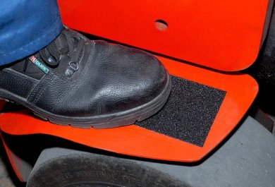 H3402-Coarse-Safety-Grip-on-Forklift